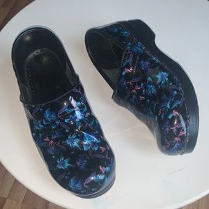 Dansko flowered shoes size 8.5